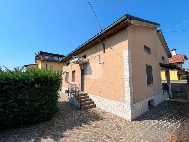 Villa Indipendente in vendita a Castrezzato, Lombardia