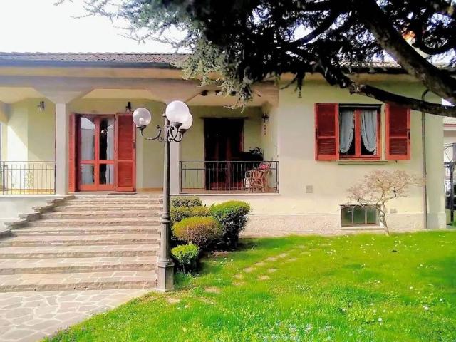 Villa Indipendente in vendita a Castrezzato, Lombardia