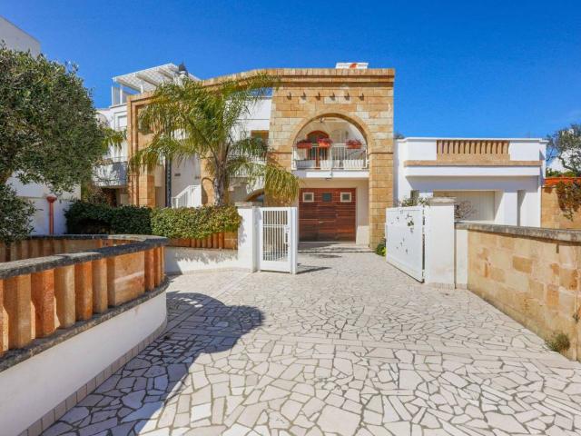 Villa Indipendente in vendita a Puglia, Lecce