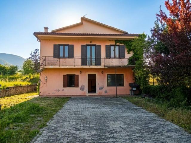 Villa Indipendente in vendita a Castro Dei Volsci, Lazio
