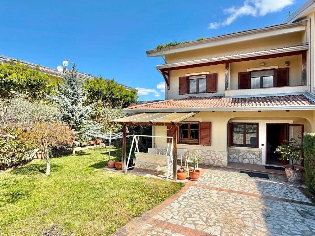 Villa Indipendente in vendita a Calabria, Cosenza