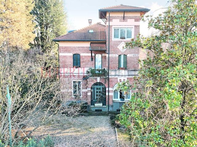 Villa Indipendente in vendita a Castronno, Lombardia