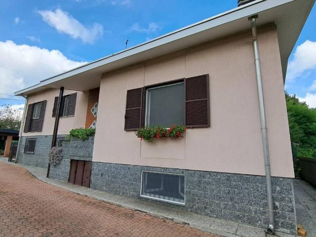 Villa Indipendente in vendita a Castronno, Lombardia