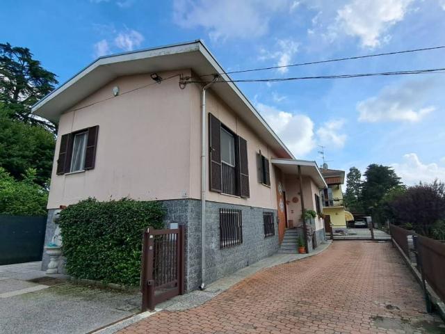 Villa Indipendente in vendita a Castronno, Lombardia