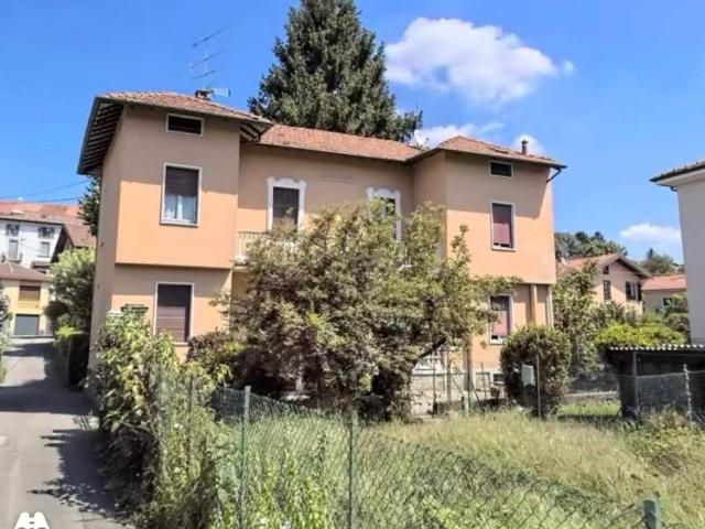 Villa Indipendente in vendita a Castronno, Lombardia