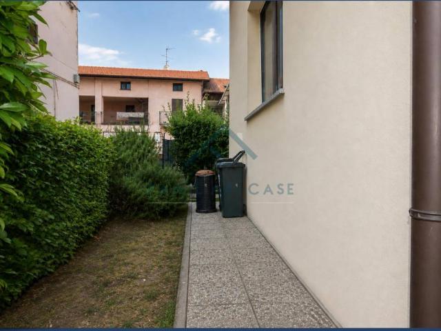 Villa Indipendente in vendita a Castronno, Lombardia