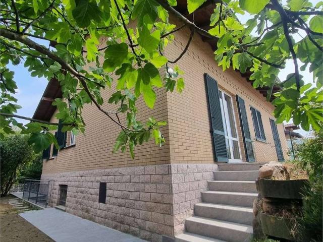 Villa Indipendente in vendita a Sant'Alessandro, Castronno