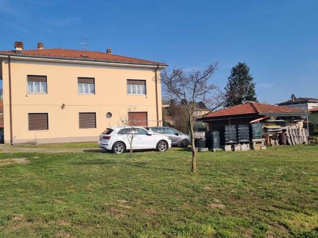 Villa Indipendente in vendita a Castronno, Lombardia