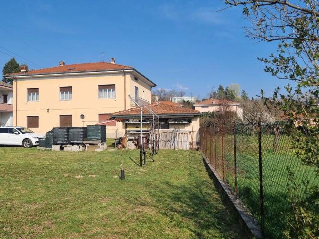 Villa Indipendente in vendita a Castronno, Lombardia
