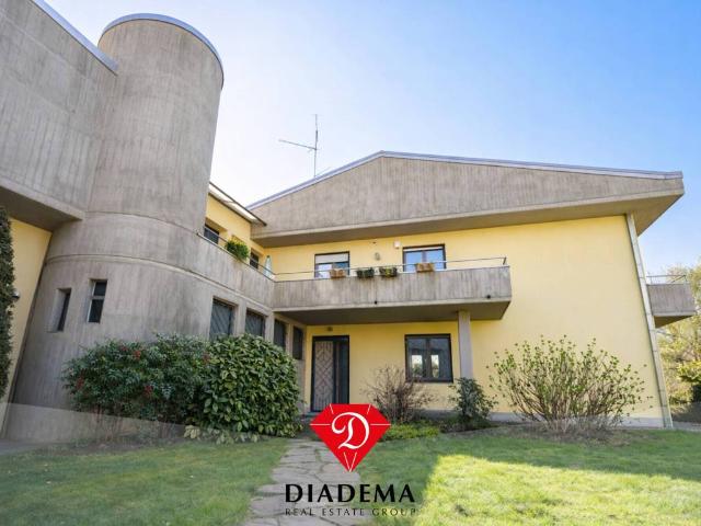 Villa Indipendente in vendita a Castronno, Lombardia
