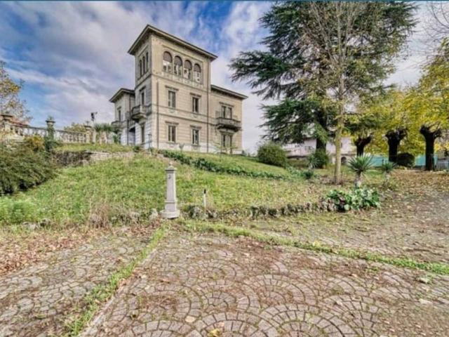 Villa Indipendente in vendita a Castronno, Lombardia
