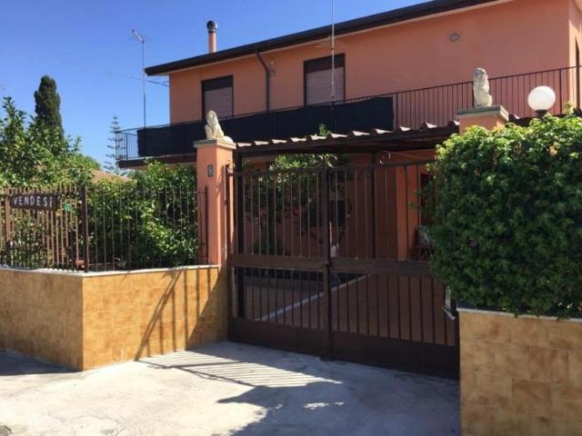 Villa Indipendente in vendita a San Giorgio-Librino-San Giuseppe la Rena-Zia Lisa-Villaggio Sant'Agata, Catania