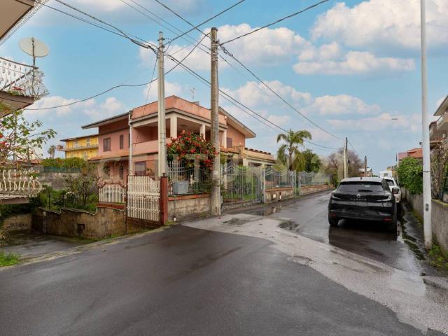 Villa Indipendente in vendita a San Giovanni Galermo-Trappeto-Cibali, Catania
