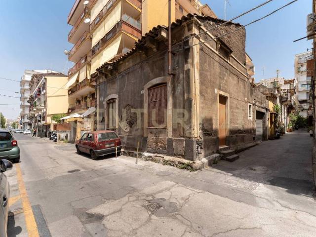 Villa Indipendente in vendita a Picanello-Ognina-Barriera-Canalicchio, Catania
