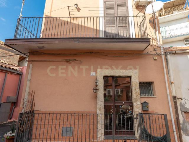 Villa Indipendente in vendita a Centro storico, Catania