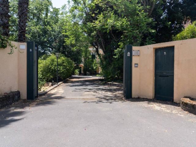 Villa Indipendente in vendita a Picanello-Ognina-Barriera-Canalicchio, Catania