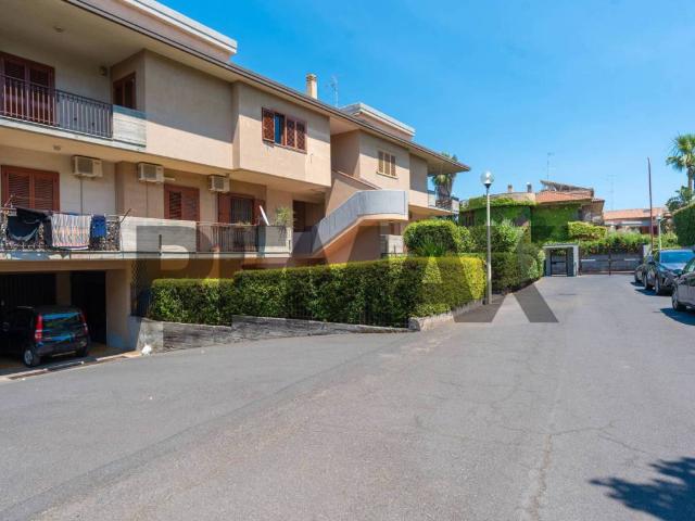 Villa Indipendente in vendita a Picanello-Ognina-Barriera-Canalicchio, Catania