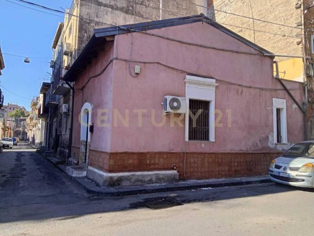 Villa Indipendente in vendita a Centro storico, Catania