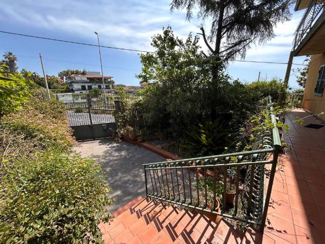 Villa Indipendente in vendita a Picanello-Ognina-Barriera-Canalicchio, Catania