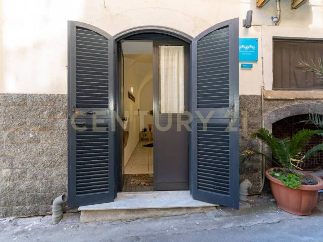 Villa Indipendente in vendita a Centro storico, Catania