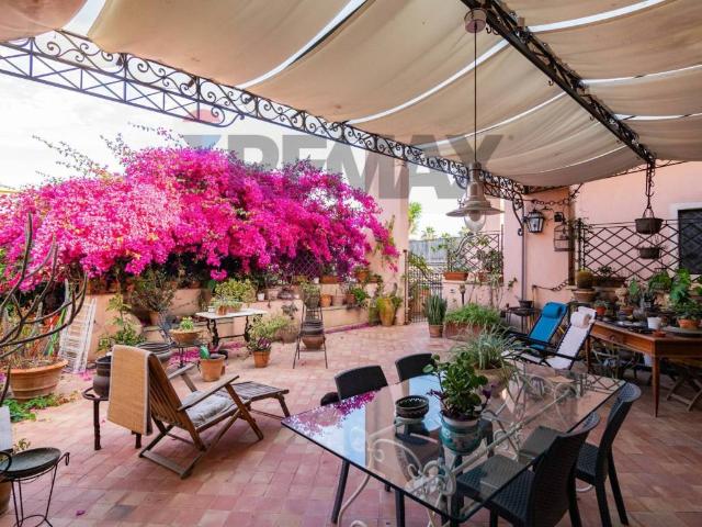 Villa Indipendente in vendita a Picanello-Ognina-Barriera-Canalicchio, Catania