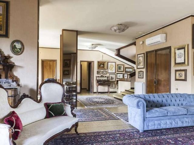Villa Indipendente in vendita a Picanello-Ognina-Barriera-Canalicchio, Catania