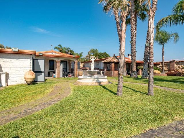 Villa Indipendente in vendita a San Giorgio-Librino-San Giuseppe la Rena-Zia Lisa-Villaggio Sant'Agata, Catania