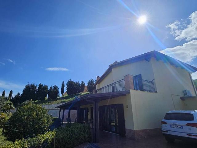 Villa Indipendente in vendita a Dulcino, Calabria