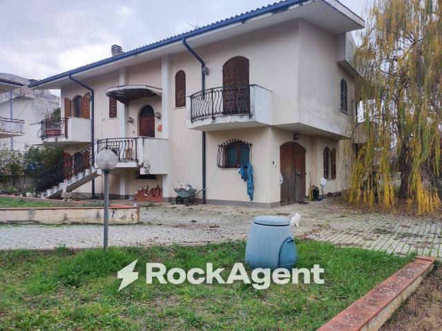 Villa Indipendente in vendita a Catignano, Abruzzo