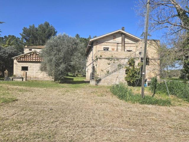 Villa Indipendente in vendita a Catignano, Abruzzo