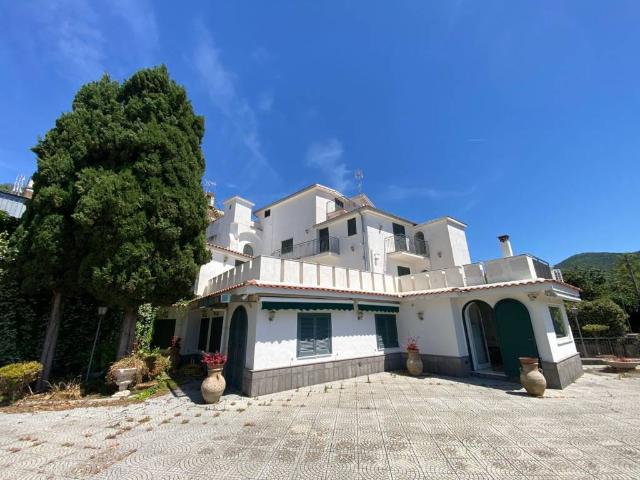 Villa Indipendente in vendita a Santissima Annunziata, Cava De' Tirreni
