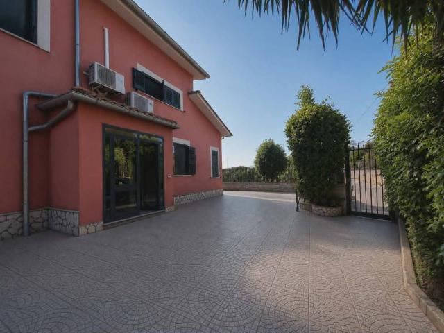 Villa Indipendente in vendita a Santa Rosa, Cava De' Tirreni
