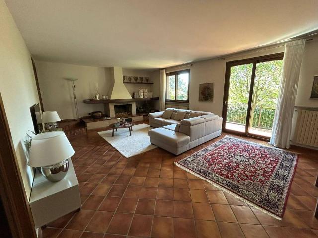 Villa Indipendente in vendita a Cava Manara, Lombardia