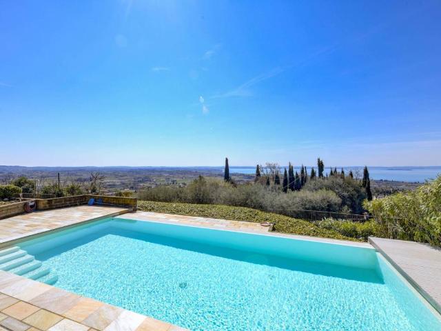 Villa Indipendente in vendita a Cavaion Veronese, Veneto