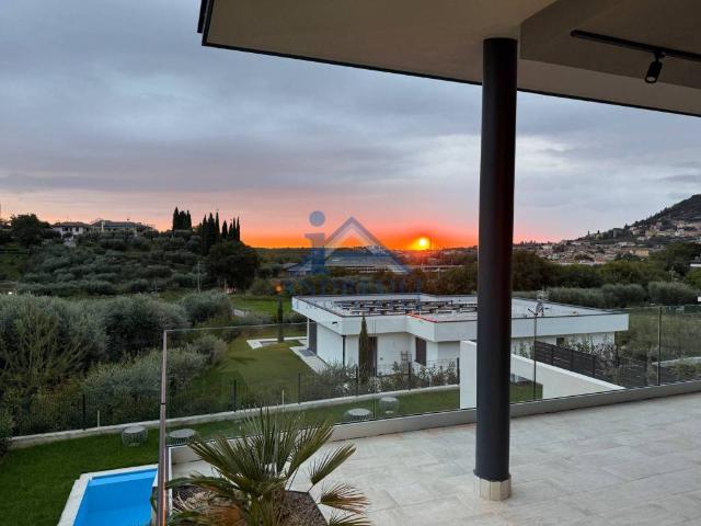 Villa Indipendente in vendita a Cavaion Veronese, Veneto