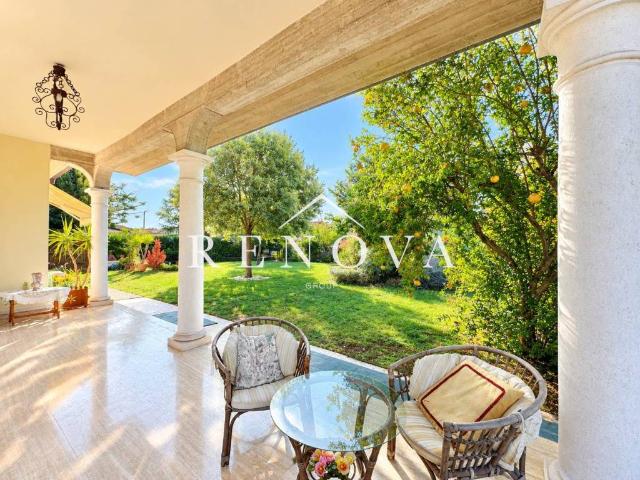 Villa Indipendente in vendita a Cavaion Veronese, Verona