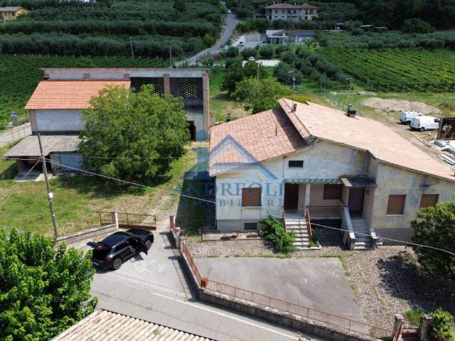 Villa Indipendente in vendita a Cavaion Veronese, Veneto