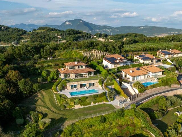 Villa Indipendente in vendita a Cavaion Veronese, Veneto
