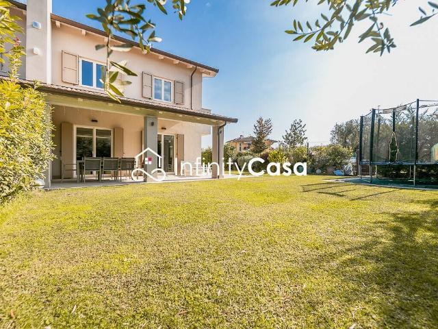 Villa Indipendente in vendita a Cavaion Veronese, Veneto