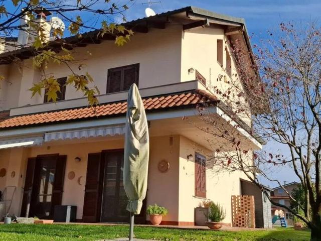 Villa Indipendente in vendita a Piemonte, Novara