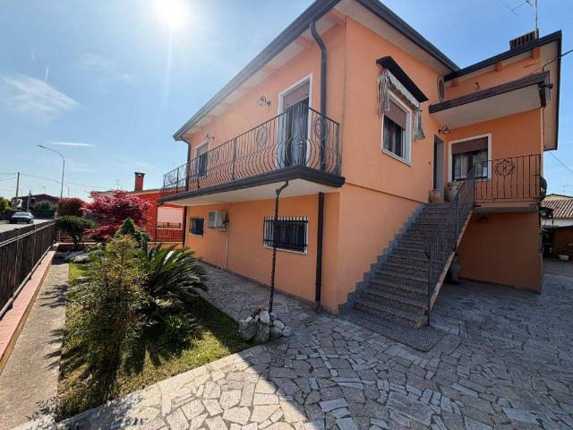 Villa Indipendente in vendita a Cavarzere, Veneto