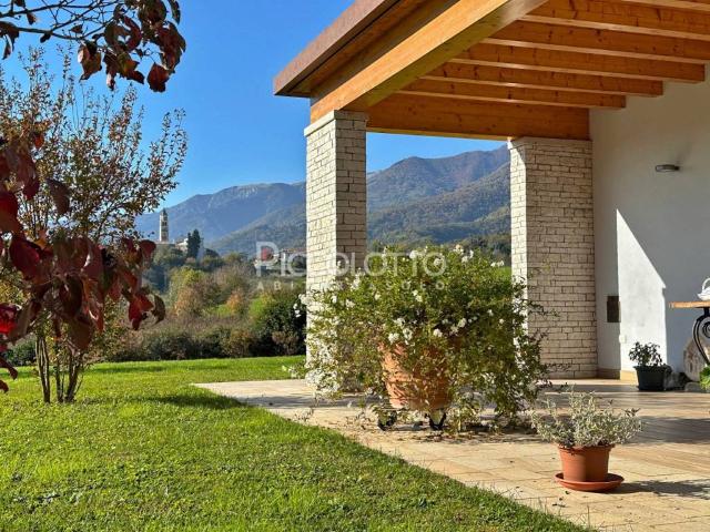 Villa Indipendente in vendita a Cavaso del Tomba, Pederobba