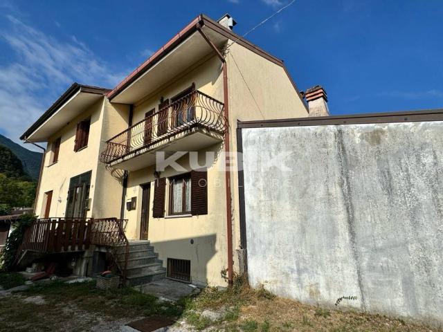 Villa Indipendente in vendita a Cavazzo Carnico, Friuli-Venezia Giulia
