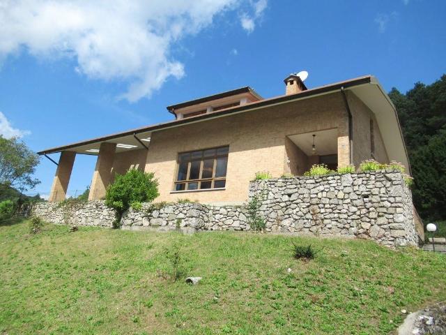 Villa Indipendente in vendita a Cavazzo Carnico, Friuli-Venezia Giulia