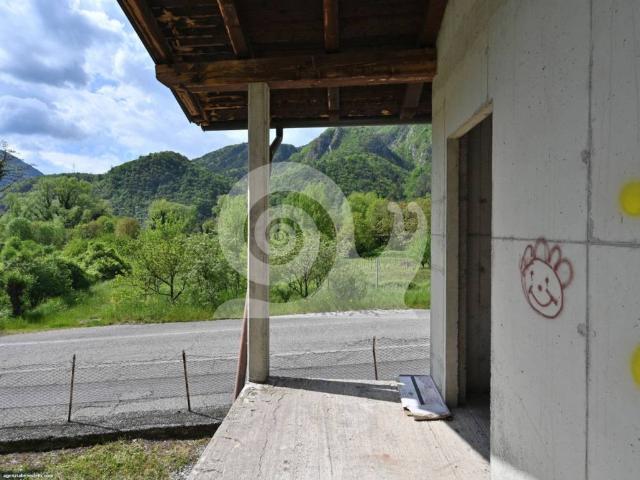 Villa Indipendente in vendita a Cavazzo Carnico, Friuli-Venezia Giulia