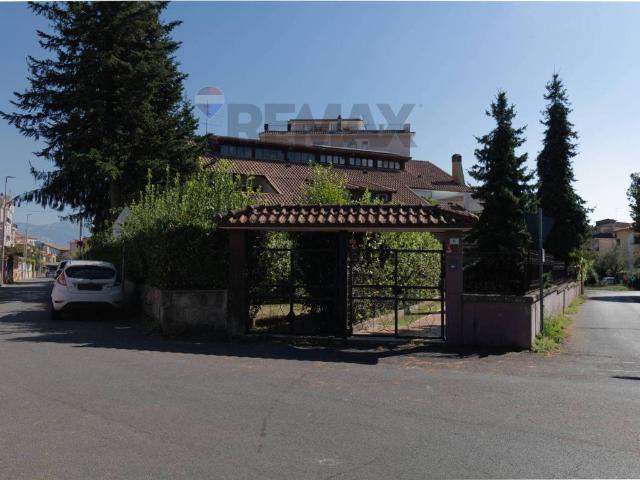 Villa Indipendente in vendita a Cave