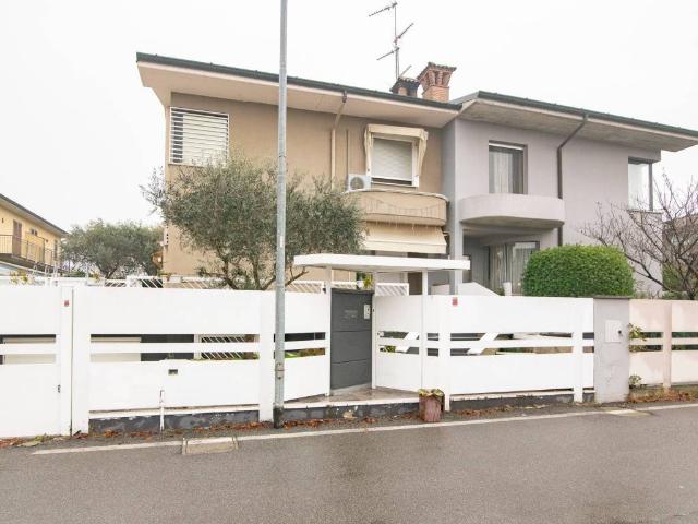 Villa Indipendente in vendita a Cavenago D'adda, Lombardia