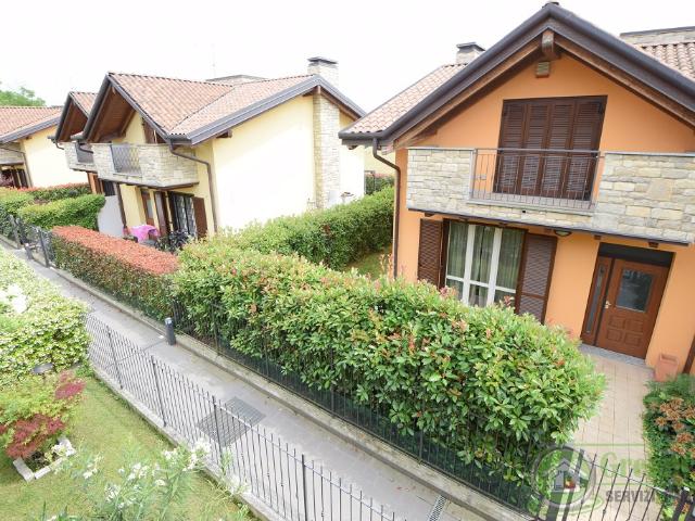 Villa Indipendente in vendita a Cavenago Brianza, Lombardia