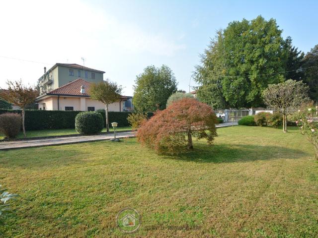 Villa Indipendente in vendita a Cavenago Brianza, Lombardia