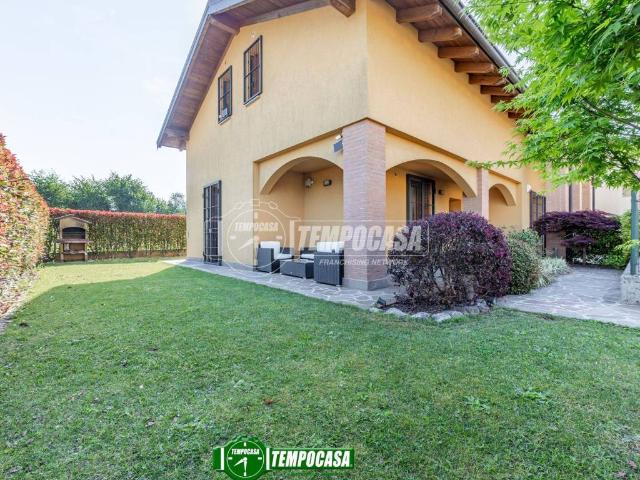 Villa Indipendente in vendita a Cavenago Brianza, Lombardia